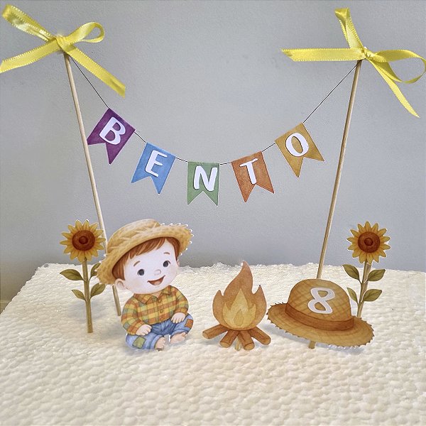 Topo de bolo no tema Festa Junina (opção para menino e menina)