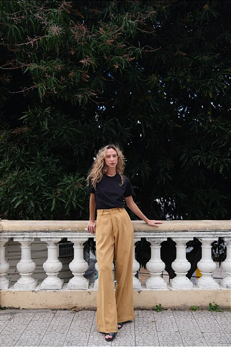 Calça wide camurça caramelo