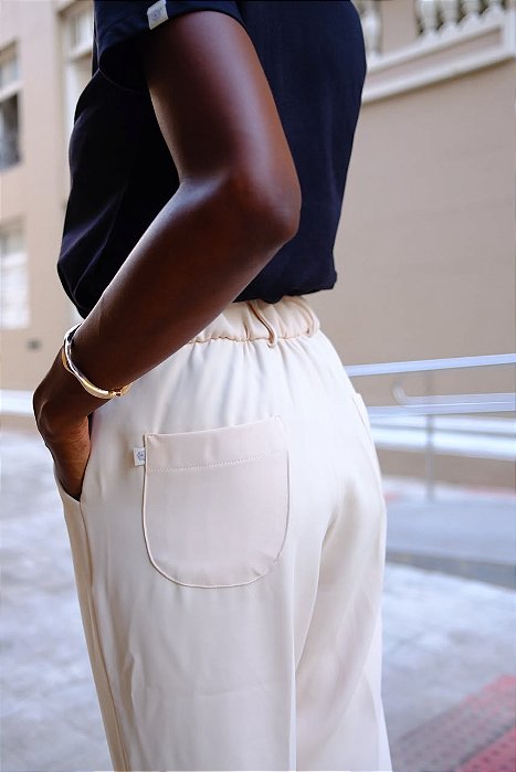 Calça tradicional elástico pérola