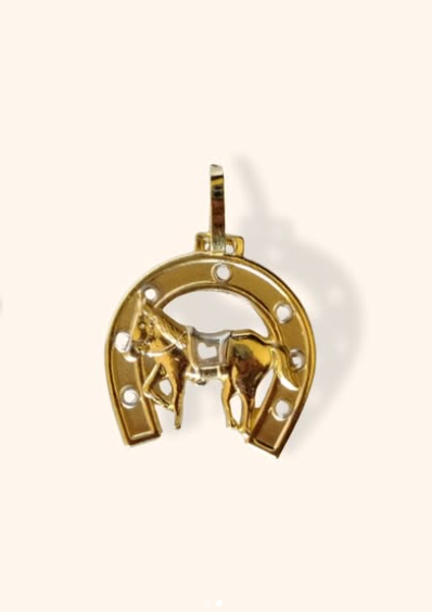PINGENTE 1,50G FERRADURA COM CAVALO