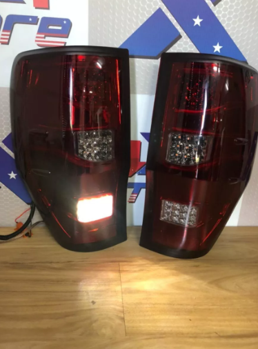 LANTERNA TRASEIRA - RANGER - LED - VERMELHA