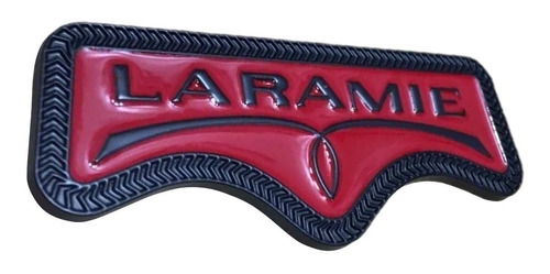 EMBLEMA - LARAMIE - VERMELHO/PRETO