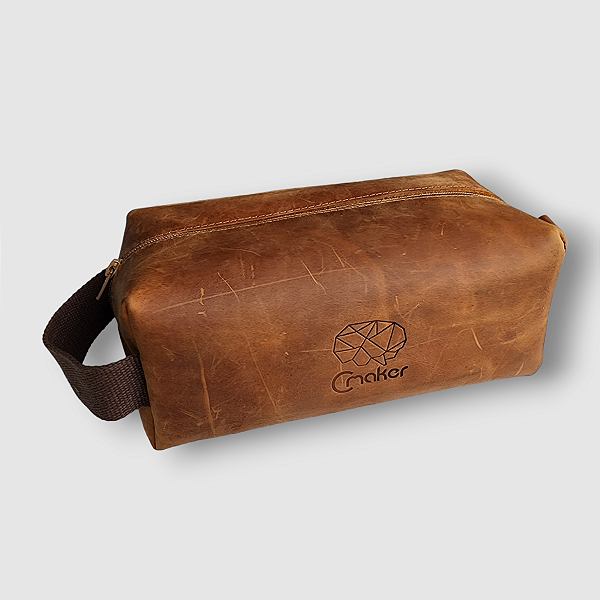 NECESSAIRE EM COURO CARAMELO