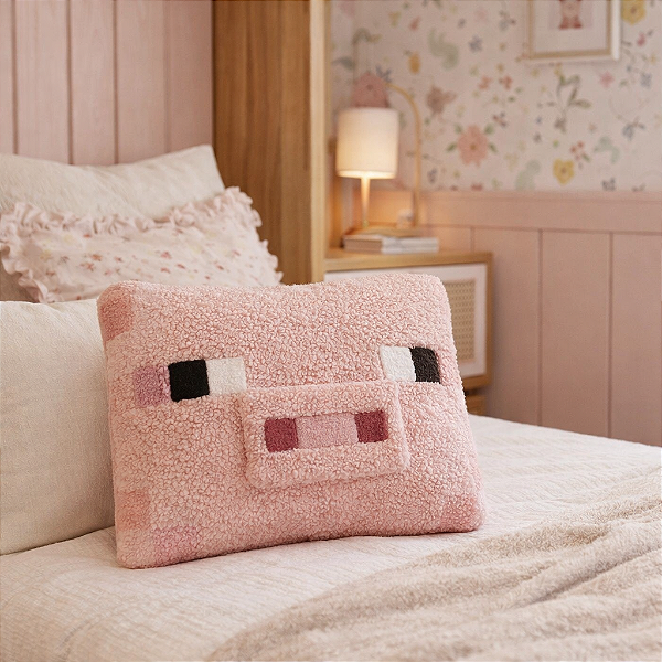 Almofada Porquinho Pixel em Bouclé – Design Autoral Slumber