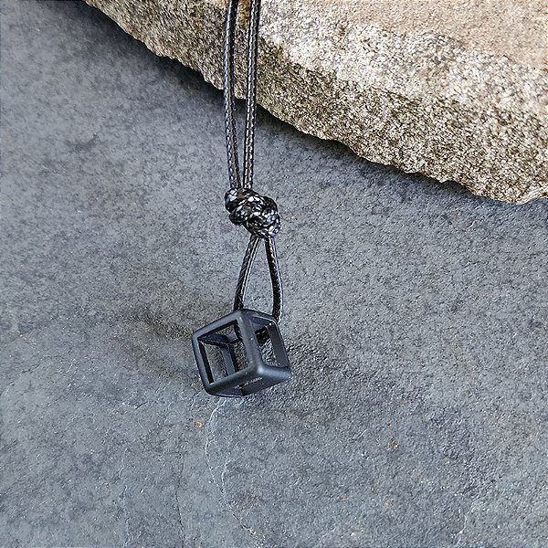 Colar Cubo Minimalista Santo Rei