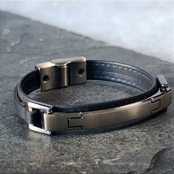 Pulseira Iron em Couro com Placa Metálica