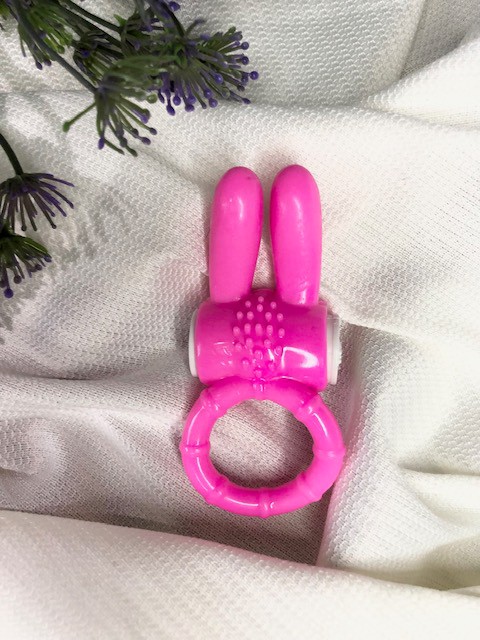 ANEL PENIANO RABBIT COM ESTIMULADOR DE CLITÓRIS