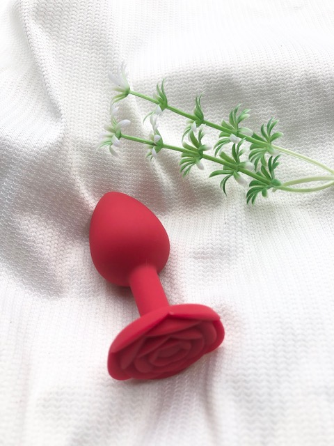 PLUG ANAL AVELUDADO VERMELHO P