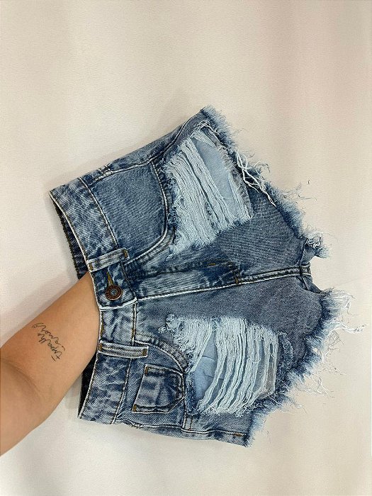 Short Jeans Feminino Destroyed Curto Barra Desfiada Cintura Alta