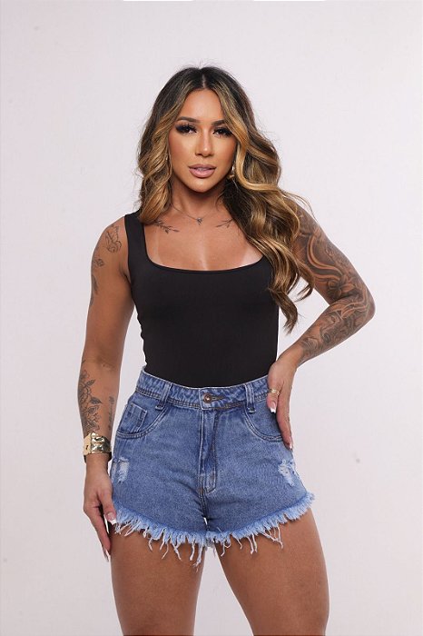 Short Jeans Tradicional Lavagem Clara Com Barra Desfiada