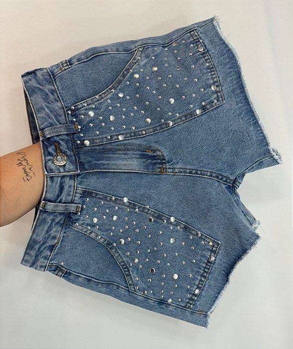 Short Jeans Com Detalhe De Pedrinhas Prateadas Nos Bolsos