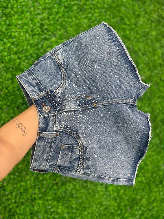 Short Jeans Cintura Alta Com Detalhes De Strass E Barra Costurada Marmorizada