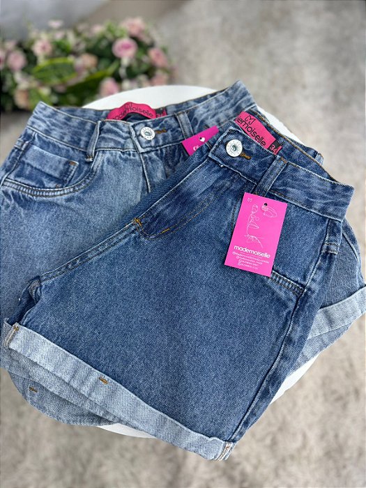 Short Jeans Tradicional Cintura Alta Barrinha Dobrada Na Lavagem Marmorizada