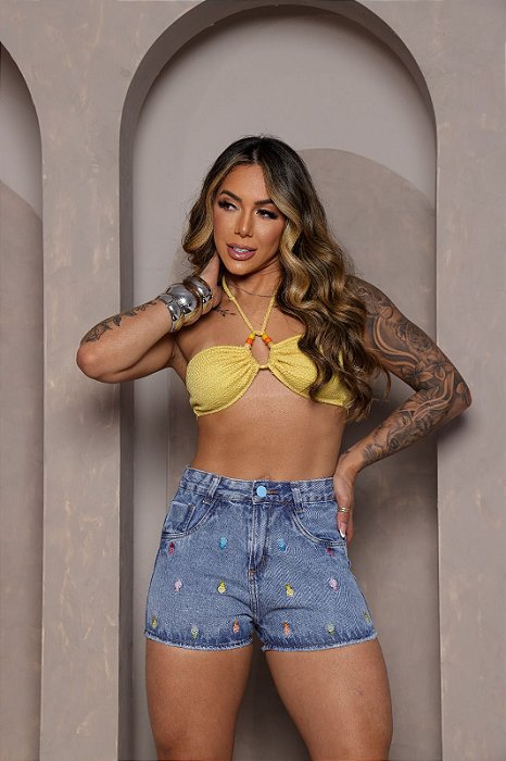 Short Jeans Bordado de Abacaxi Cintura Alta com Barra – 100% Algodão