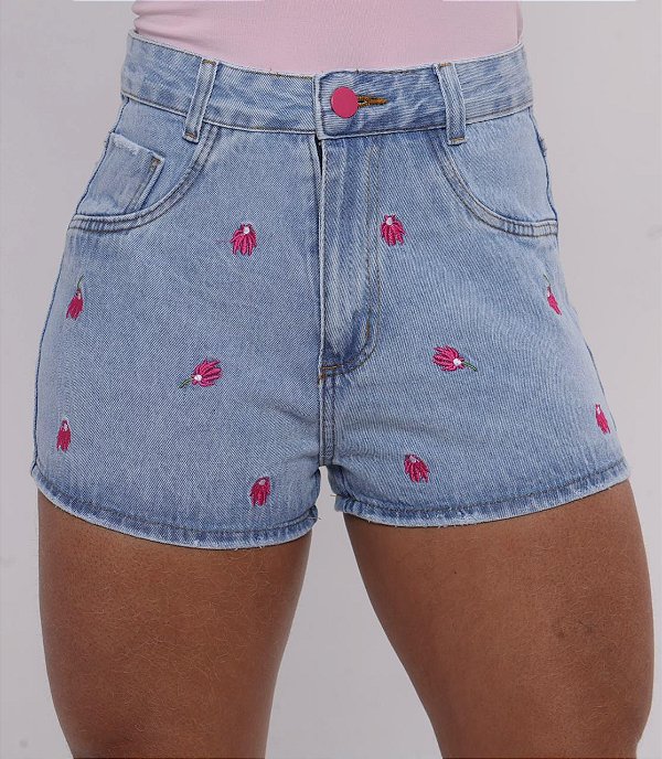 Short Jeans Marmorizado com Bordado de Flor – Cintura Alta com Barra | 100% Algodão