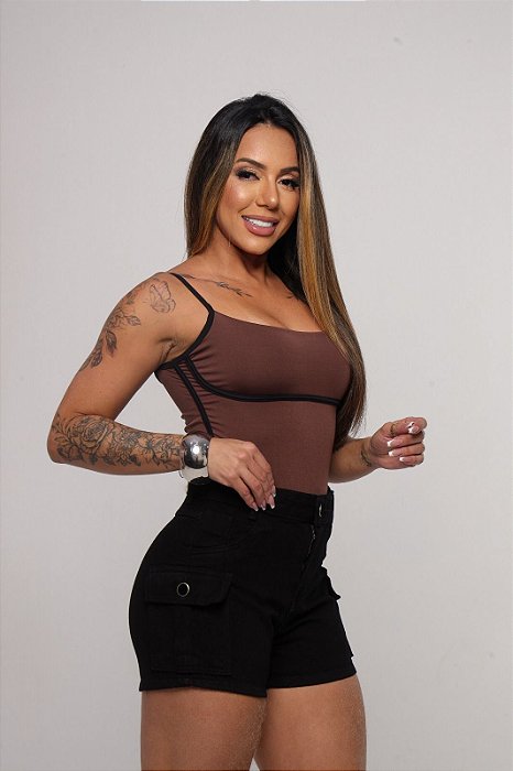 Short Jeans Cargo Feminino Preto com Botões – Cós Alto | 100% Algodão (Sem Elastano)