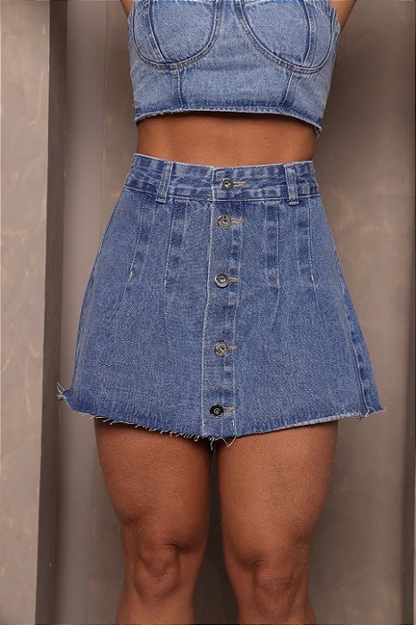 Saia Jeans Feminina Godê Plissada Colegial Com Diversos Botões Cintura Alta Lavagem Clara- Sem Elastano