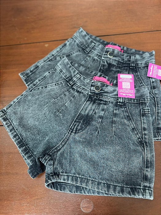 Short Jeans Feminino Cintura Alta Preto Estonado Com Barra Com Pregas Frontais| 100% Algodão (Sem Elastano)