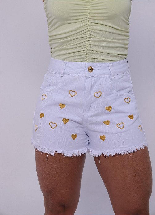 Short Jeans Feminino Branco Cintura Alta Desfiado Com Bordado Corações Dourados - Sem Elastano