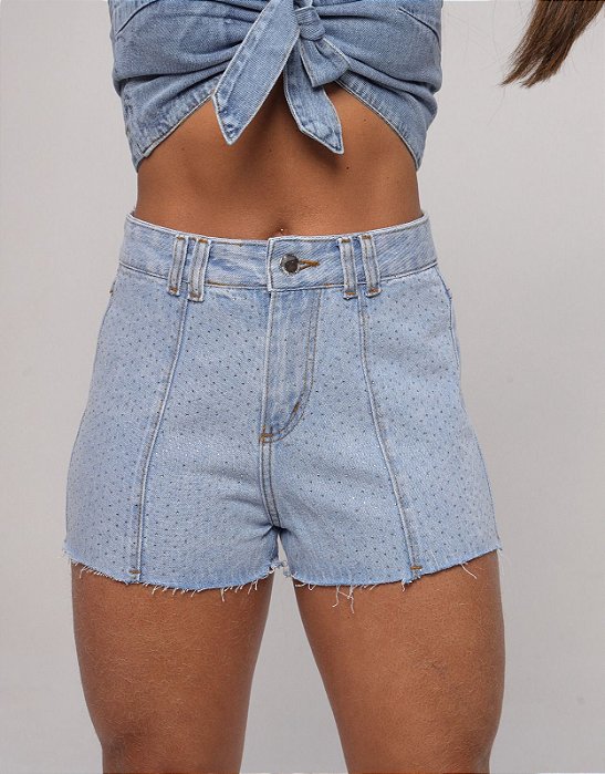 Short Jeans Feminino Cintura Alta Lavagem Clara Com Strass e Barra A Laser - Sem Elastano