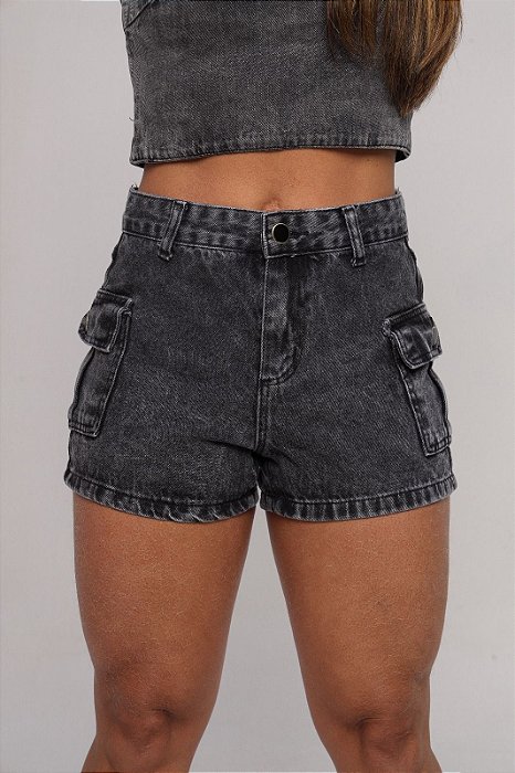 Short Jeans Cargo Feminino Preto Estonado com Botões – Cós Alto | 100% Algodão (Sem Elastano)