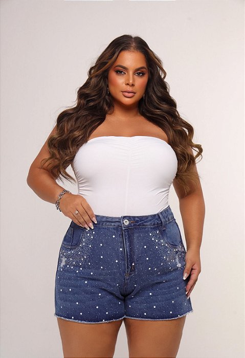 Short Jeans Feminino Plus Size Com Cintura Alta Aplicações de Strass e Pedras Brancas- Sem Elastano