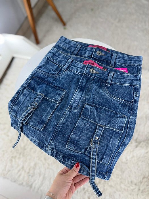 Saia Jeans Cargo Feminina Cintura Alta Lavagem Mamorizada Com Barra e Detalhe de Fivela- 100% Algodão