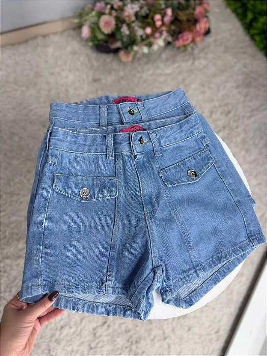 Short Jeans Feminino Cintura Alta Lavagem Marmorizada Com Bolsos Frontais Fake- Sem Elastano