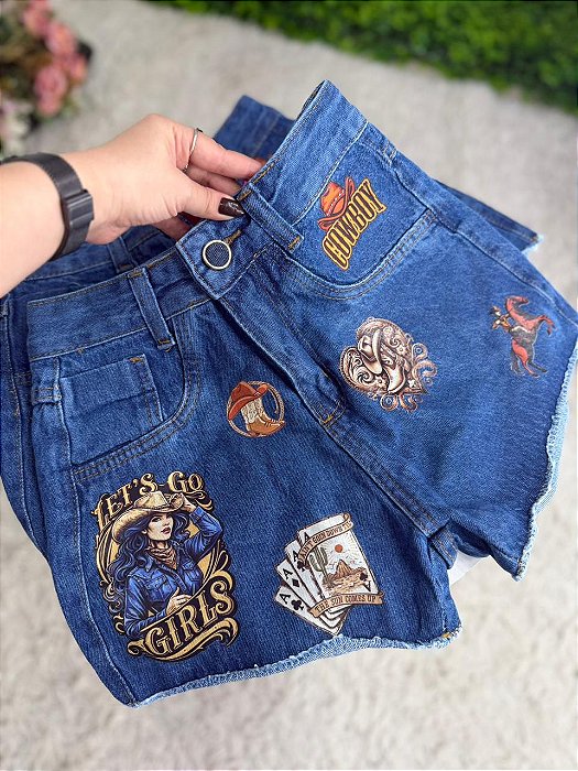 Short Jeans Feminino Country Boiadeira Cintura Alta Com Barra Costurada e aplicações em DTF