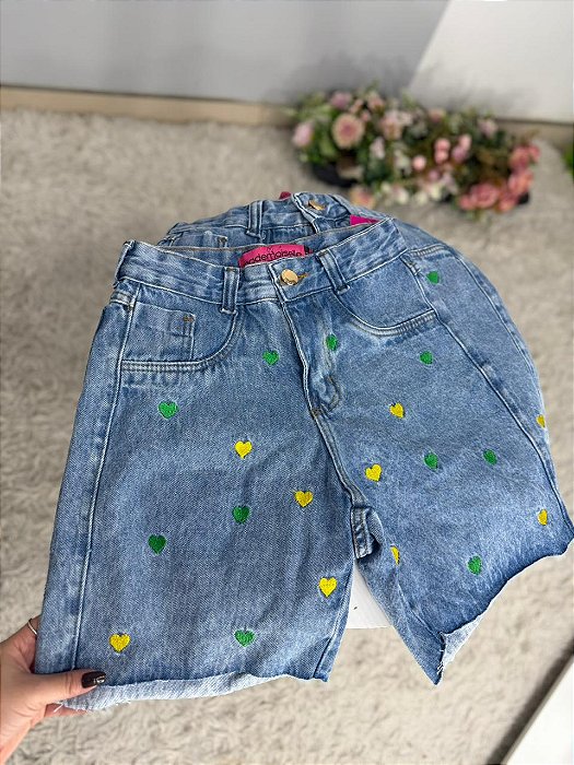 Bermuda Jeans Feminina Cintura Alta Meia Coxa Com Barra A Laser E Bordados Brasil