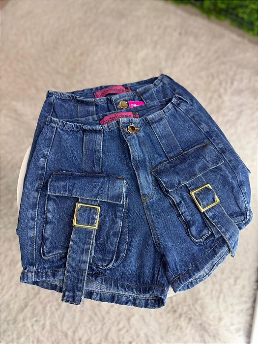 Short Jeans Cargo Feminino Cintura Alta com Fivela - Sem elastano