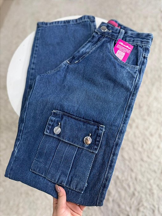Calça Jeans Feminina Cintura Alta Super Cargo com Botões Lavagem Escura - Sem Elastano