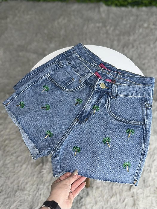 Short Jeans Feminino Cintura Alta Bordado Coqueiro Tropical Marmorizado Sem Elastano / Moda Verão