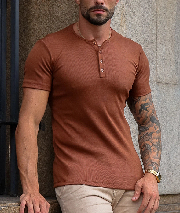 Camiseta Henley  Marrom
