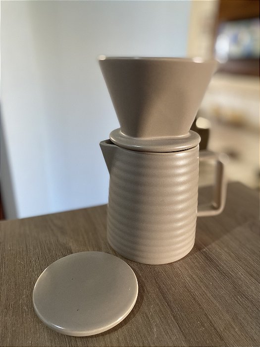 Bule de cerâmica cinza com suporte para filtro e tampa 600ml