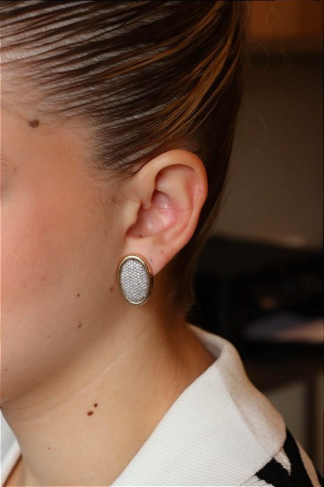 Brinco Oval Cravejado