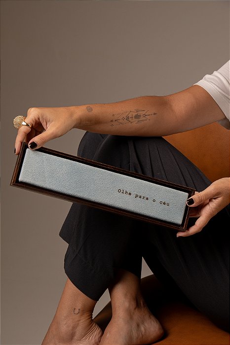 Quadro Régua em Camurça Azul - Olhe para o Céu