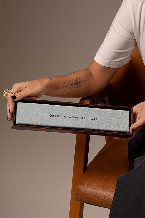 Quadro Régua em Camurça Azul - Quero o leve da vida