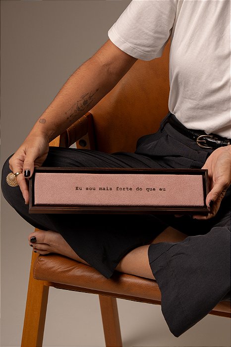 Quadro Régua em Camurça Rosa - Eu sou mais forte que eu