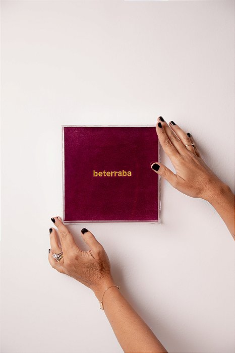 Quadro em Acrílico com Camurça - Beterraba