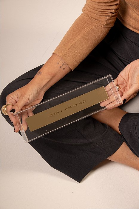 Placa Espelhada Dourada no Acrílico - Quero o leve da vida