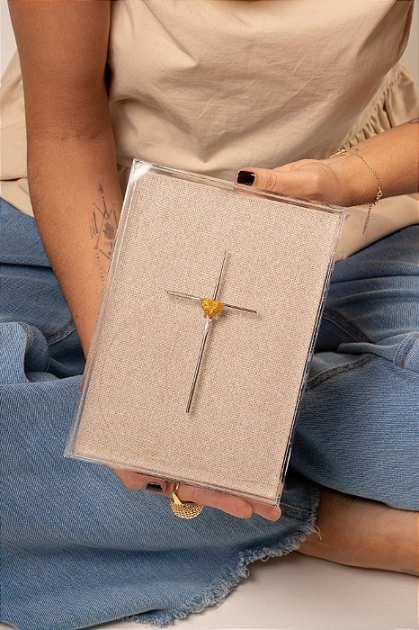 Amor em Fio - Quadro em Acrílico com Linho e Cruz Prata
