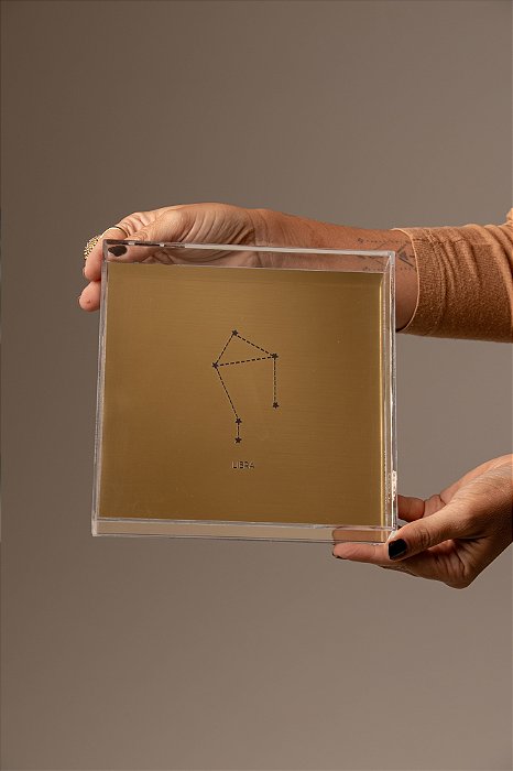 Quadro em Acrílico Dourado - Libra