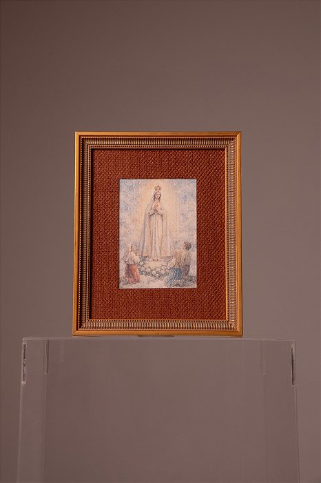 Quadro em Madeira com Linho Marrom - Nossa Senhora de Fátima em Aquarela