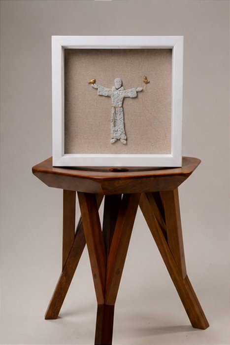 Quadro Moldura Branca Escultura São Francisco