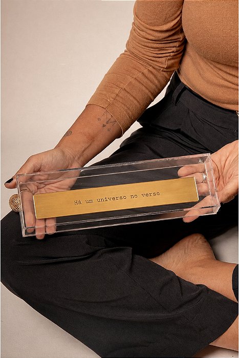 Placa Espelhada Dourada no Acrílico - Há um Universo no verso
