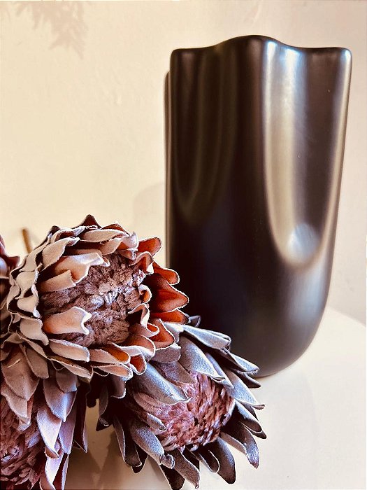 Vaso Médio Winding Preto Matte