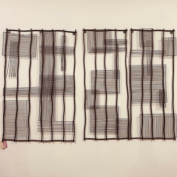 Conjunto de Peças Decorativas de Parede em Metal Preto.
