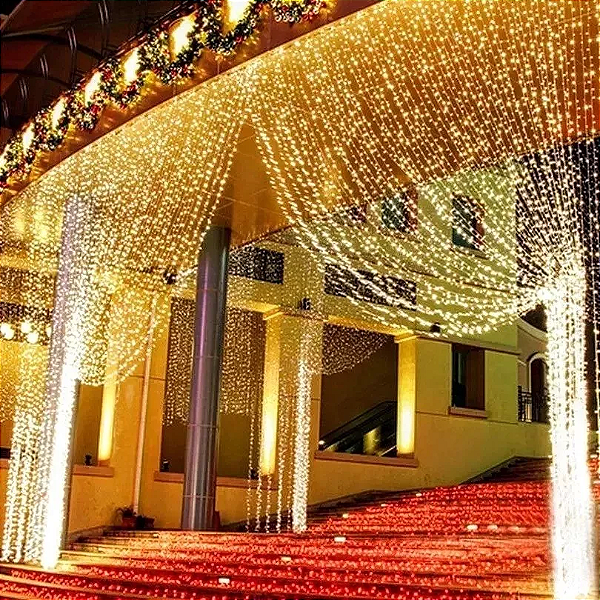 Cortina De Natal 500 LEDS Branco Quente 8 funções 3mx2,5m 127V.