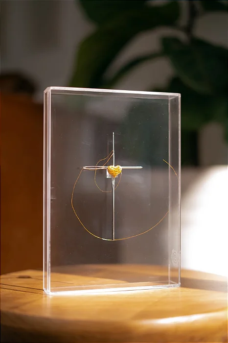 Quadro em Caixa de Acrílico Amor Em Fio - 22cm x 16cm